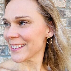 Elegant Attitude Twist Earrings